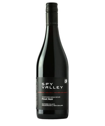 Spy Valley Pinot Noir 2022 wine bottle – premium red wine from Marlborough, New Zealand with modern black label.