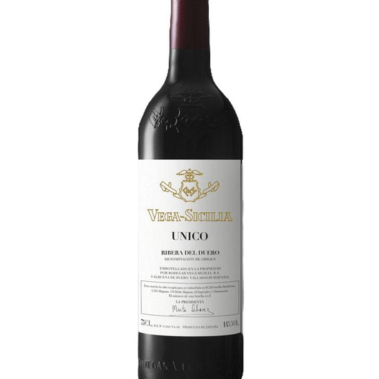 Bottle of Vega Sicilia Único 2013 Ribera del Duero red wine – flagship vintage from Spain’s prestigious Vega Sicilia winery.