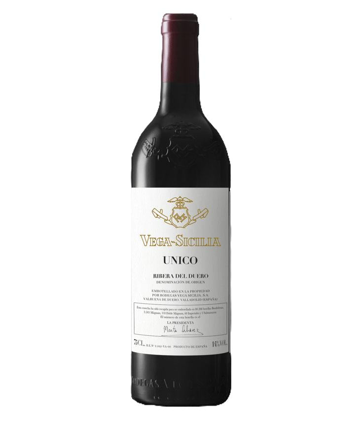 Bottle of Vega Sicilia Único 2013 Ribera del Duero red wine – flagship vintage from Spain’s prestigious Vega Sicilia winery.