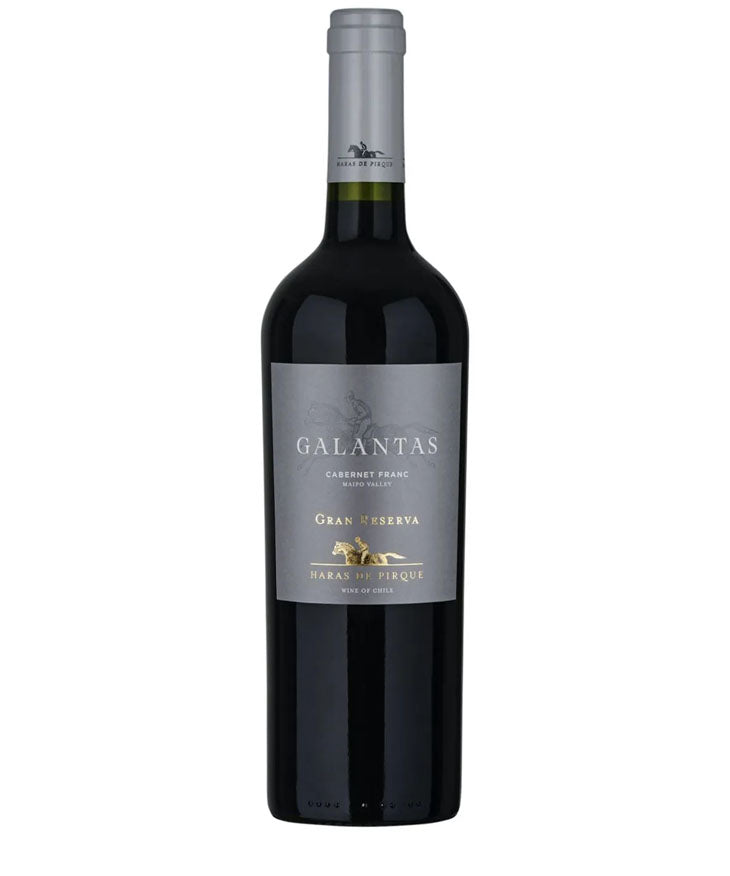 Wine bottle with 'Galantas' label on a white background