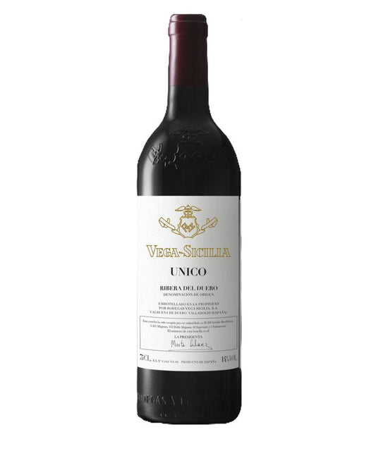 Bottle of Vega Sicilia Único 2012 Ribera del Duero red wine – flagship vintage from Spain’s prestigious Vega Sicilia winery.